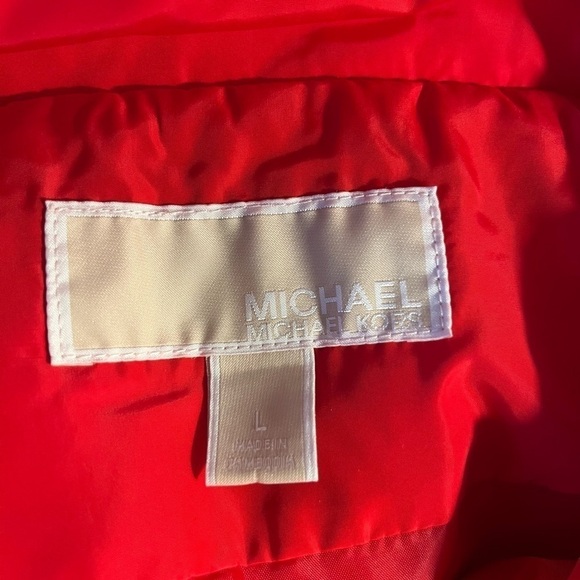 Michael Kors Women’s a button Down Lightweight Vest - Picture 4 of 8